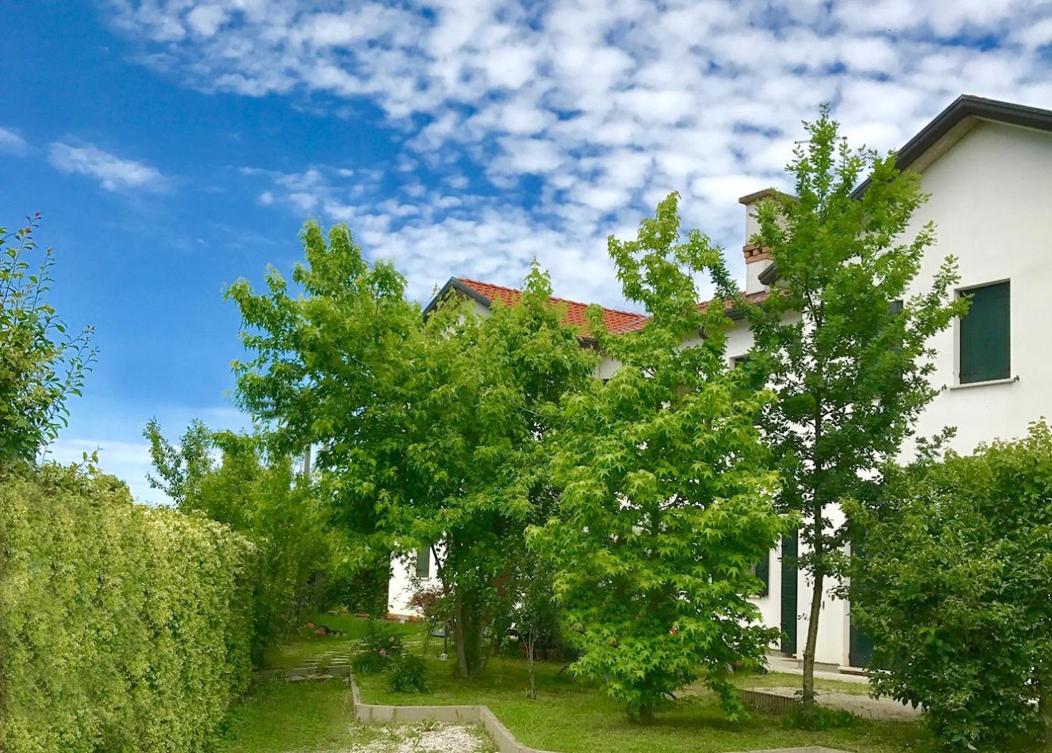 Chez Alberto Mirano Bagian luar foto
